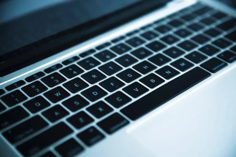 Zarządzanie treścią na wielu platformach – integracja bloga i social media